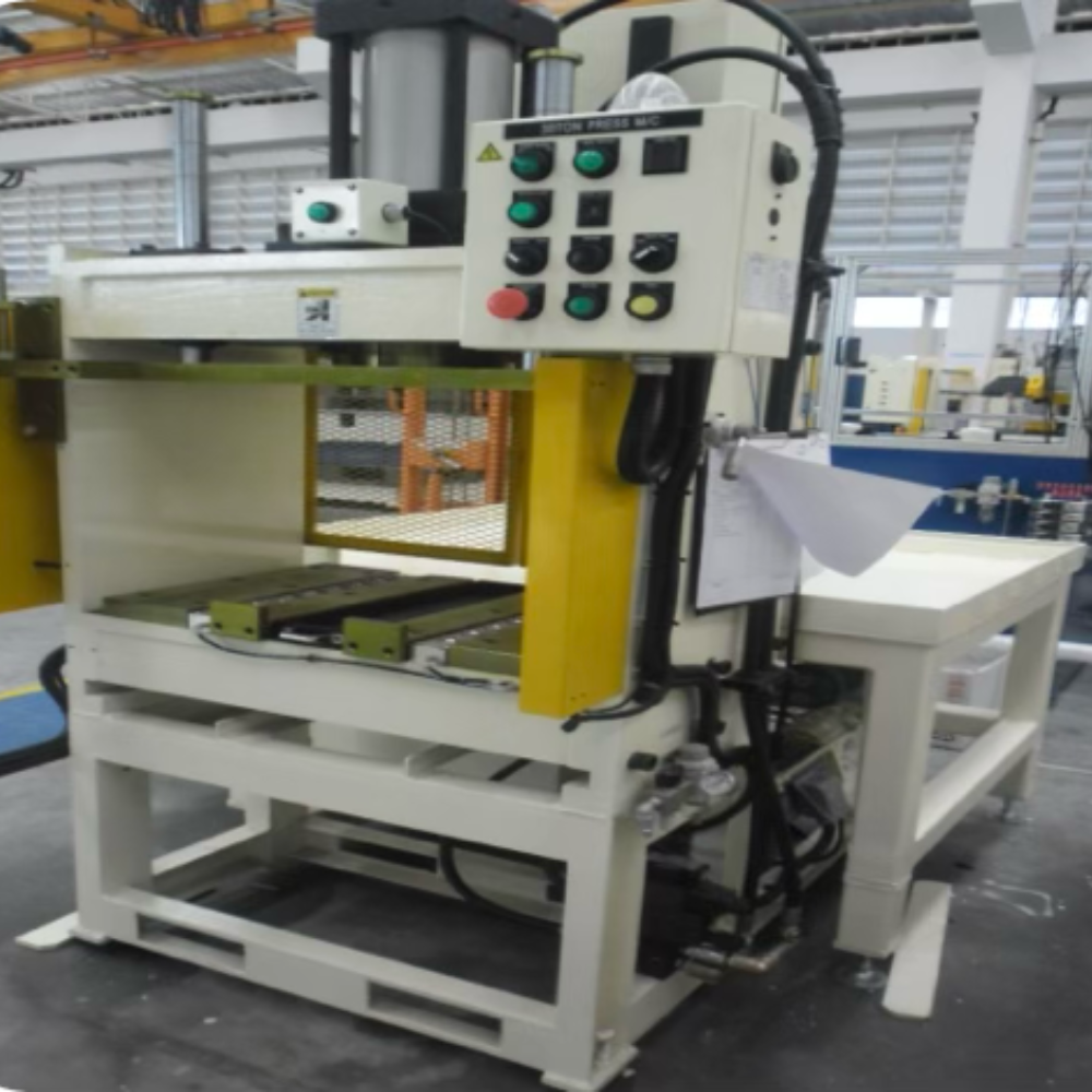 30 TON Press Machine